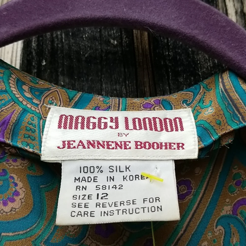 Maggy London piece button